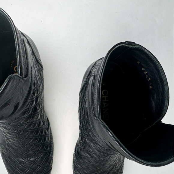 Interlocking CC Logo Leather Black Booties - Picture 9 of 10